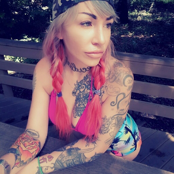 Meet your Posher, RiRi 💖🤘💎🌈 - Picture 4 of 8